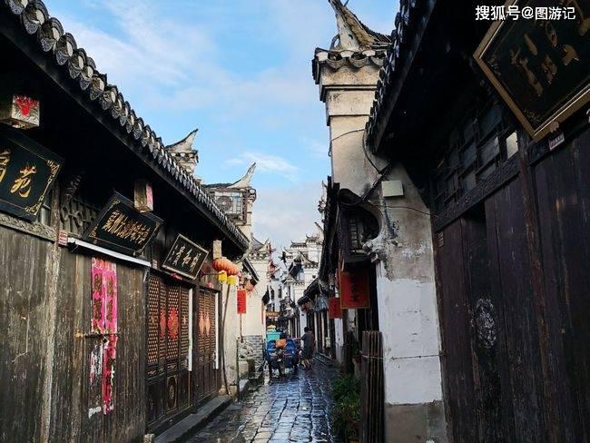 喜剧电影《银河写手》定档，“三狗”组合搞笑化身乙方嘴替